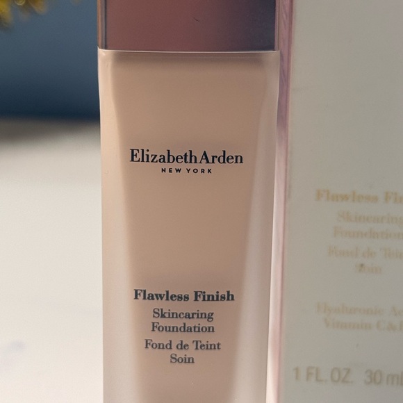 Elizabeth Arden Flawless Finish Foundation - Tan - Picture 2 of 6